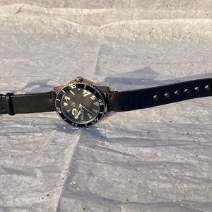 Uno de 50 Beautiful and Rare Unisex Watch